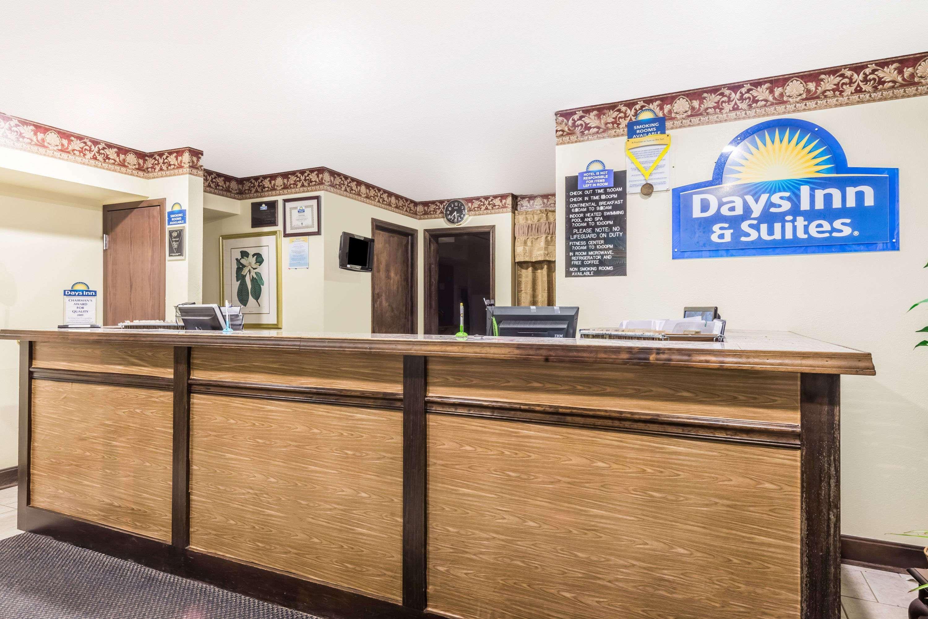 Days Inn & Suites By Wyndham Youngstown / Girard Ohio Kültér fotó